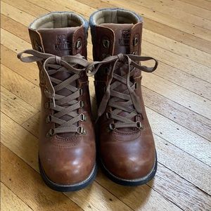 Kodiak women’s leather boots. KD419132A01 size 9.5